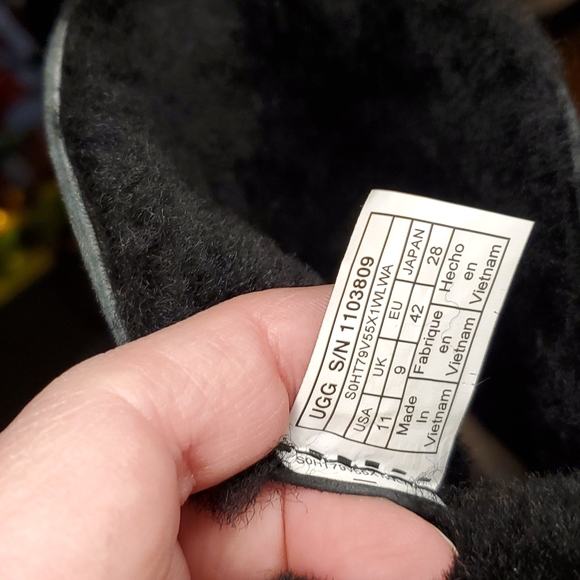 UGG Esther Classic Boot - size 11 - Picture 3 of 4